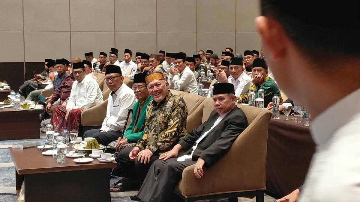 Ketua PWNU Jawa Timur Abdul Hakim Mahfudz, yang akrab disapa Gus Kikin, saat menghadiri acara silaturahmi dengan kader NU di Hotel Claro Mak
