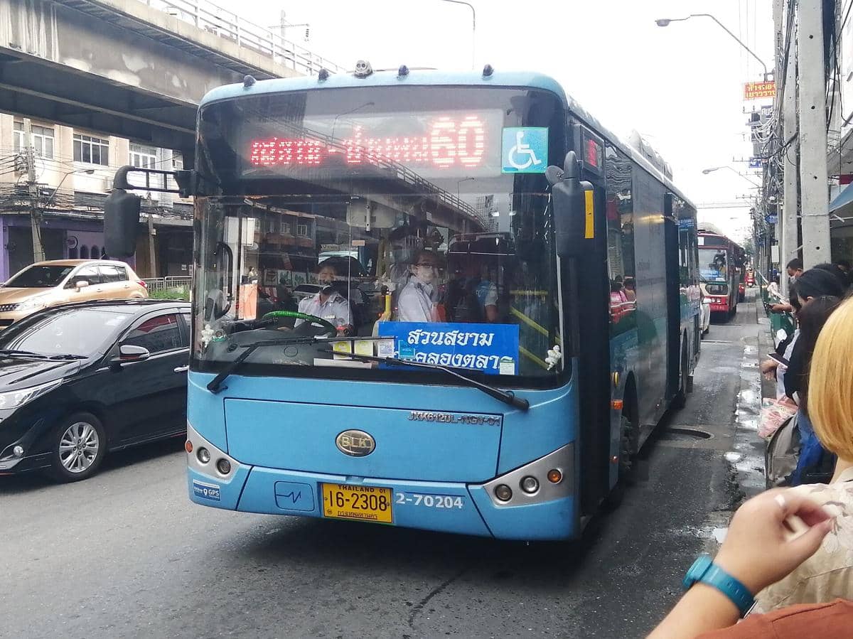 ilustrasi bus ke Sanam Luang