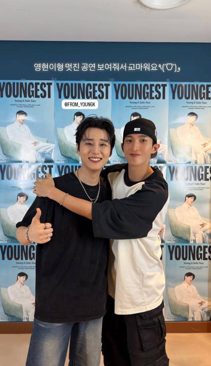 potret DK SEVENTEEN bersama Young K DAY6 di balik panggung konser YOUNGEST