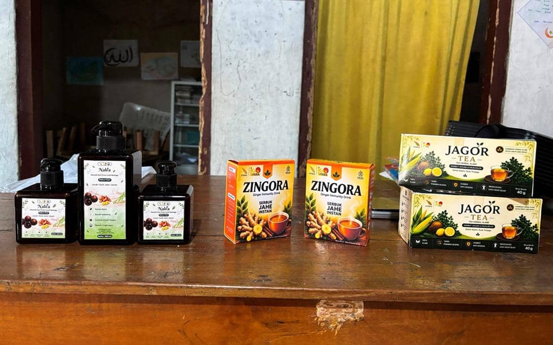 Itera dan mahasiswa KKN kenalkan inovasi produk herbal pada pelaku UMKM Program Keluarga Harapan (PKH) Lampung Selatan (dok.humas/itera)