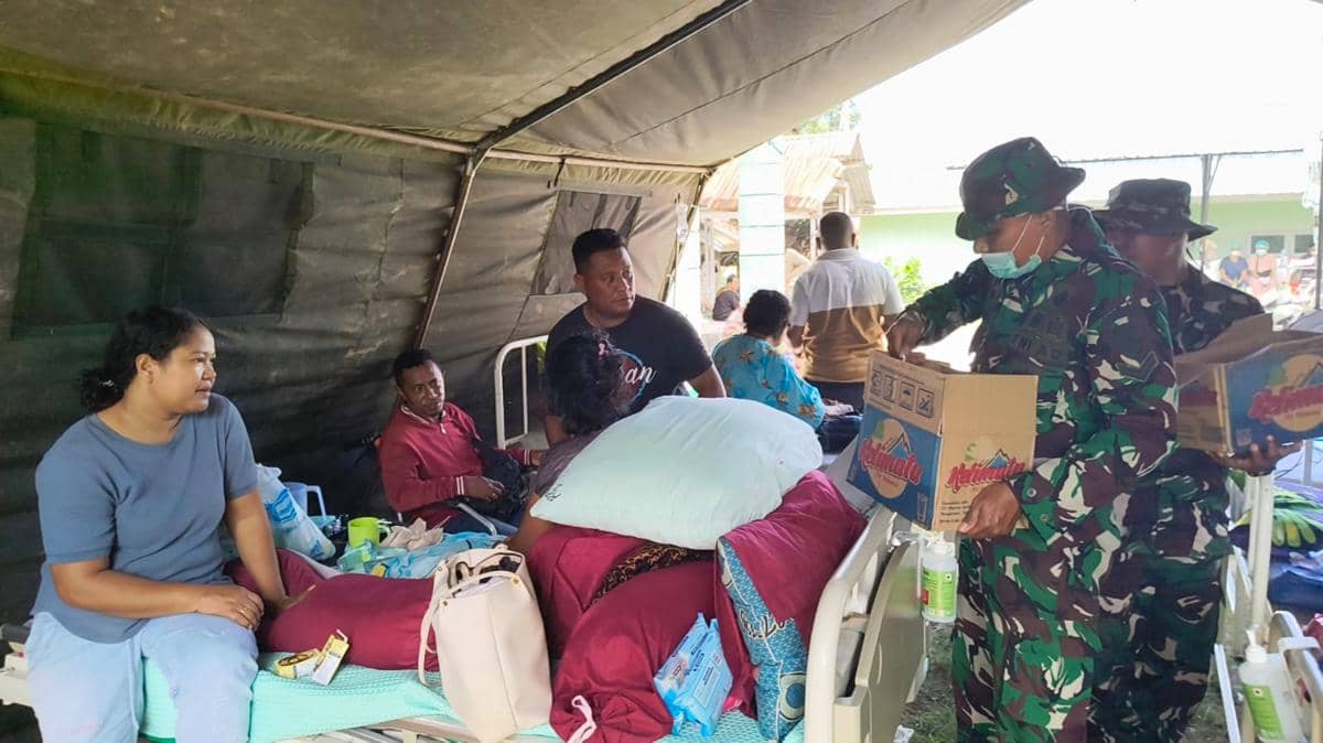 Kondisi korban gempa Flores di tenda pengungsian. (Dok KOREM 161 Wira Sakti)