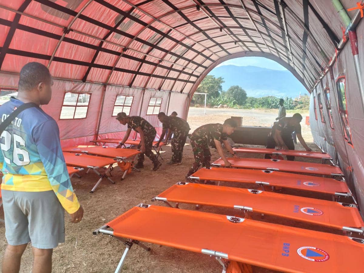 Kondisi korban gempa Flores di tenda pengungsian. (Dok KOREM 161 Wira Sakti)