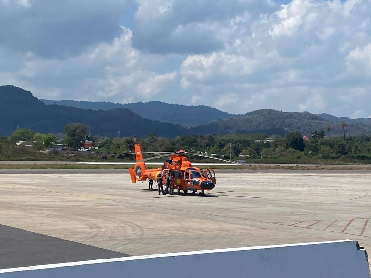 Helikopter dari Tim Basarnas di lokasi gempa Flores. (Dok Basarnas Maumere)