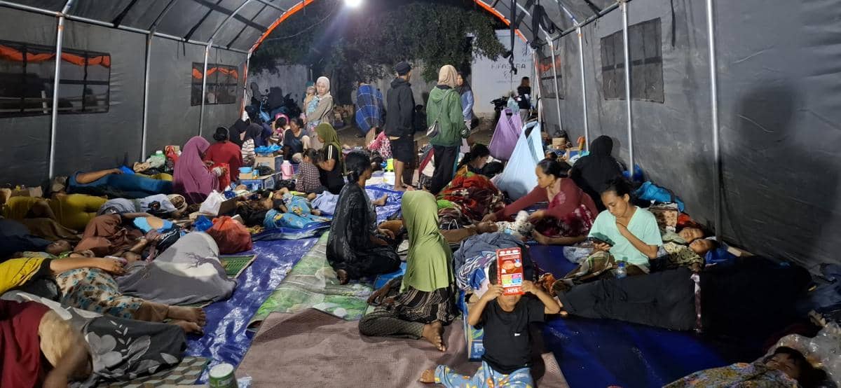 Korban gempa Flores di Sikka berdiam di tenda BNPB. (Dok BNPB)