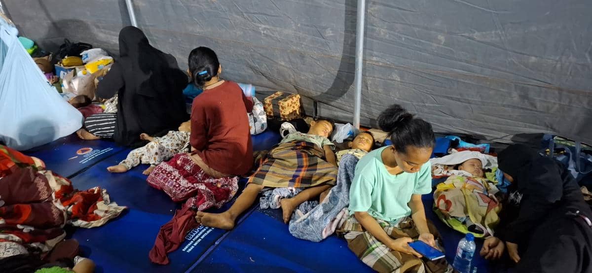 Korban gempa Flores di Sikka berdiam di tenda BNPB. (Dok BNPB)