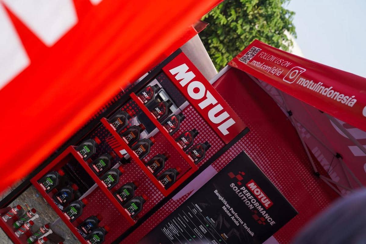 Booth Motul berada di area penyelenggaraan Mozia MotoFest 2026 untuk menyambut para pengunjung acara.