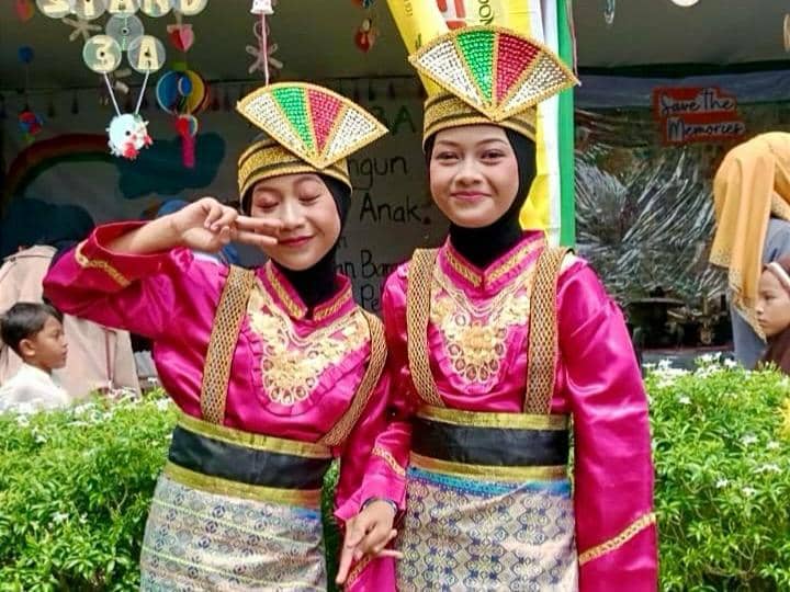 Bawa Kesenian Kalbar ke Istana, Duo Kembar Bakal Tampil di HUT ke-81 RI