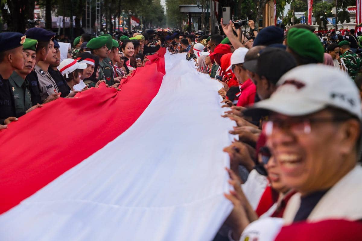 Merah Putih Sepanjang 481 Meter Membentang di Jalan Malioboro