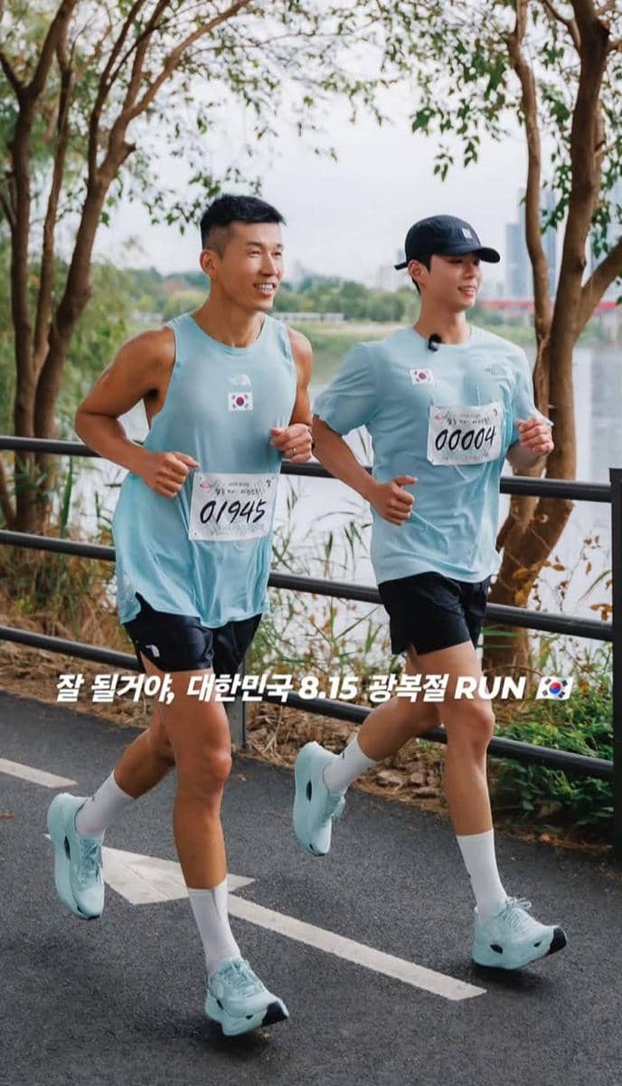 potret Park Bo Gum ikut maraton 815 Run