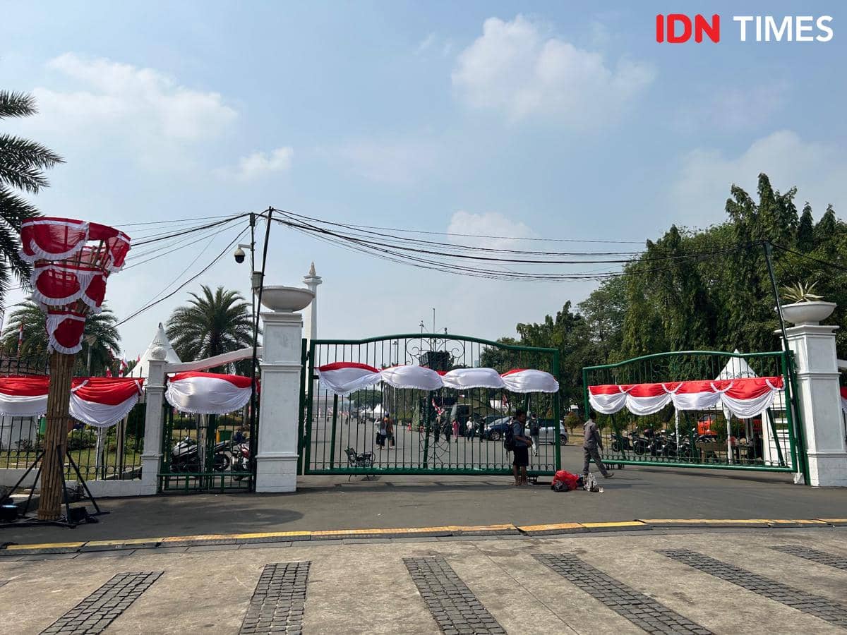 Area Monas telah disiapkan untuk perayaan Hari Ulang Tahun Kemerdekaan Republik Indonesia ke-81 di Jakarta.