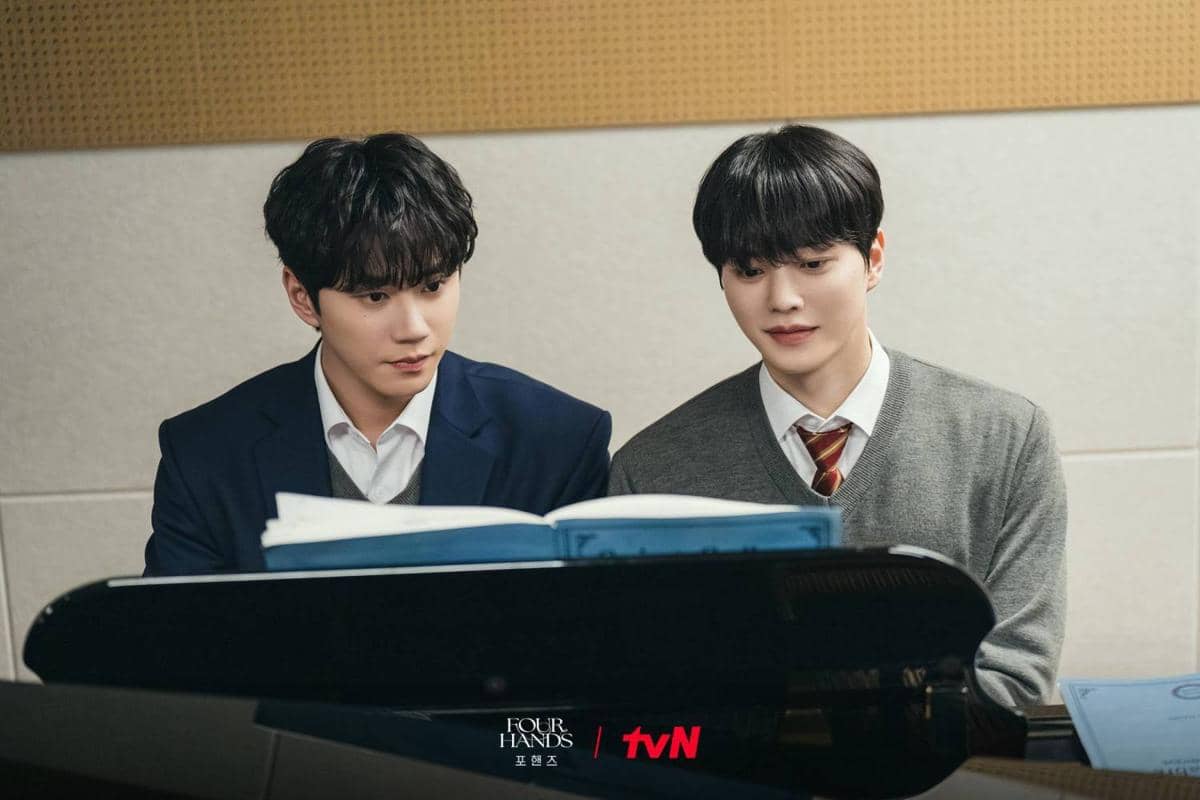 Still cut drama Four Hands, Two Sonatas