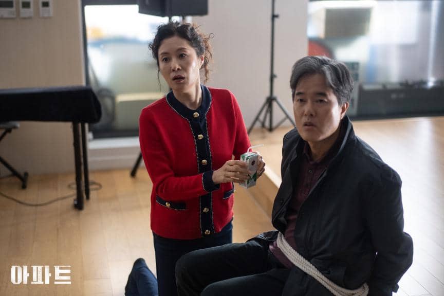 Moon So Ri dan Jung Seung Gil di drama The Apartment Job