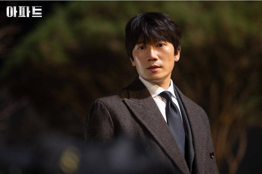 Ji Sung di drama The Apartment Job