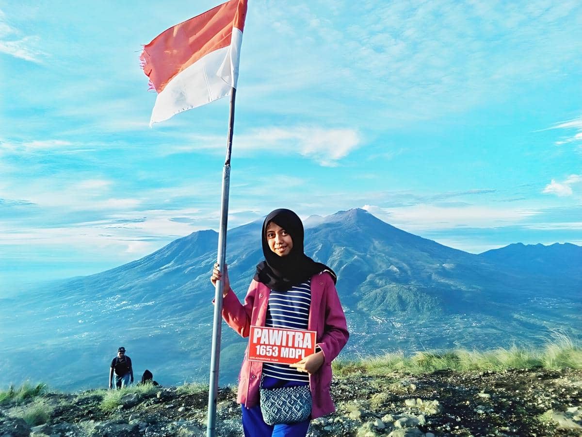 potret pendaki di atas Puncak Pawitra, Gunung Penanggungan