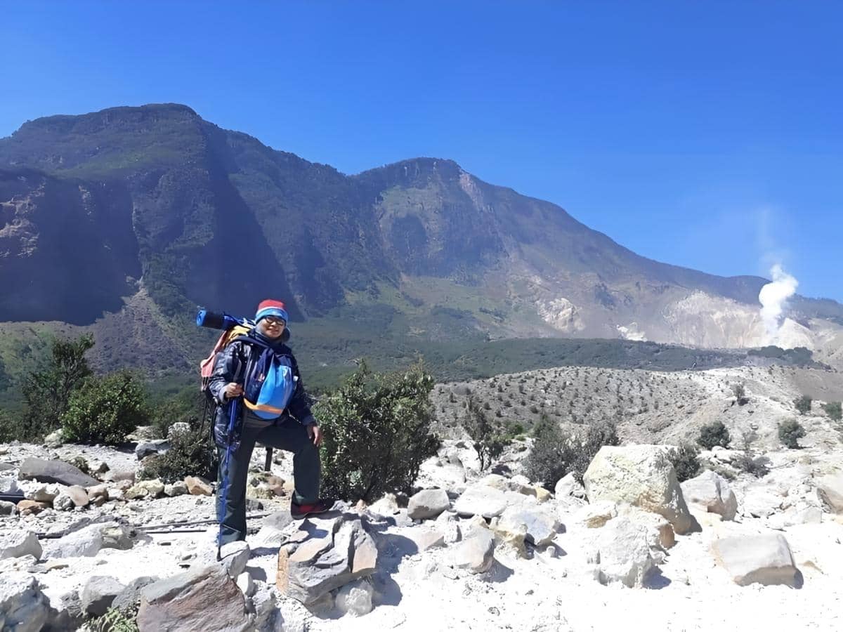 ilustrasi pendakian Gunung Papandayan, Garut