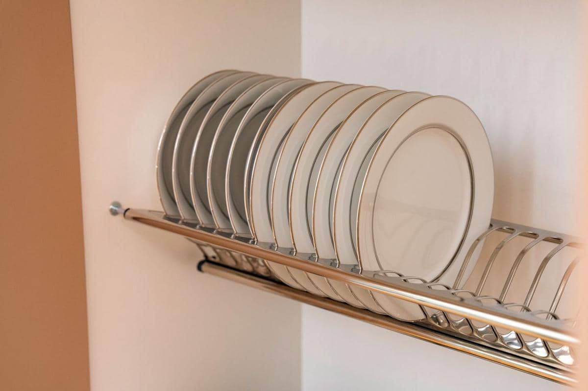 5 Tips Menata Rak Piring Dapur agar Tampak Bersih dan Higienis