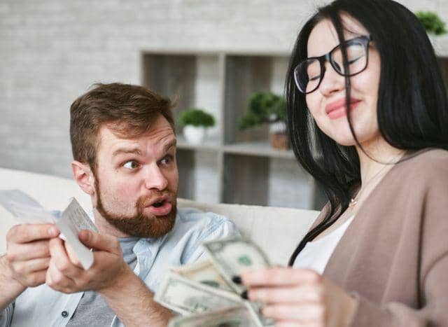 Financial Manipulation dalam Hubungan, 5 Tanda yang Perlu Diwaspadai
