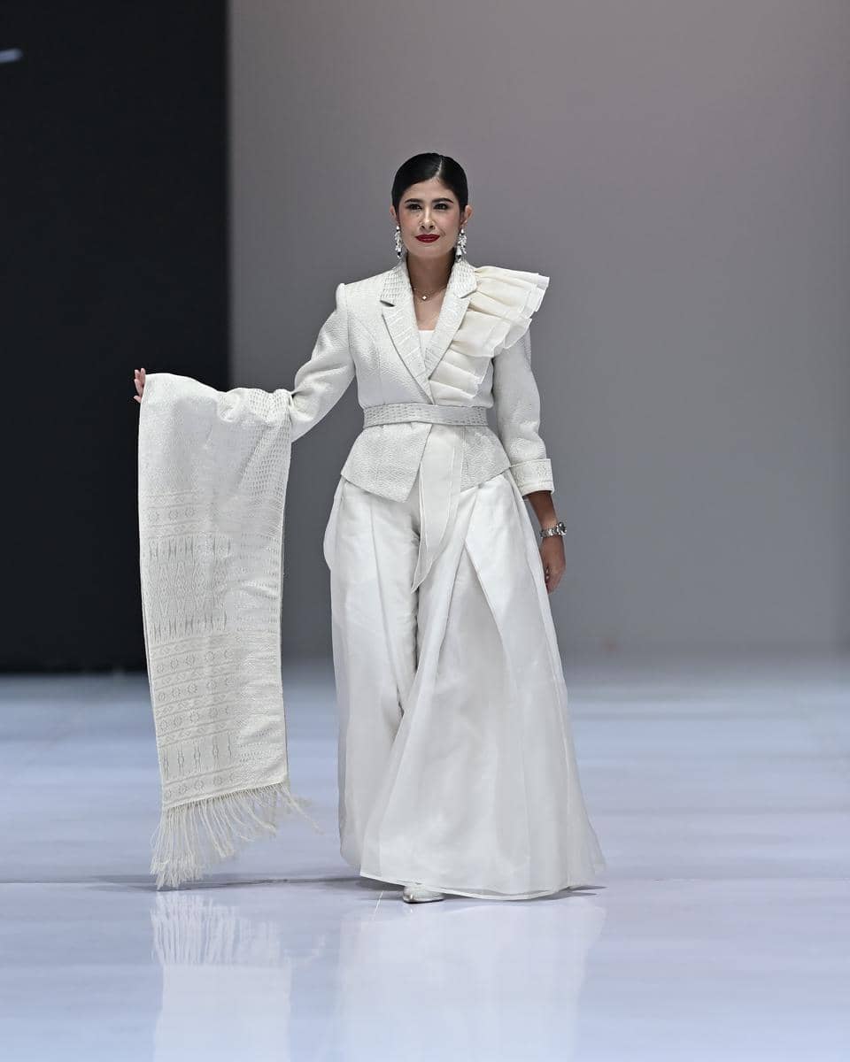 koleksi Poppy Dharsono and Torang Sitorus di IFW 2026