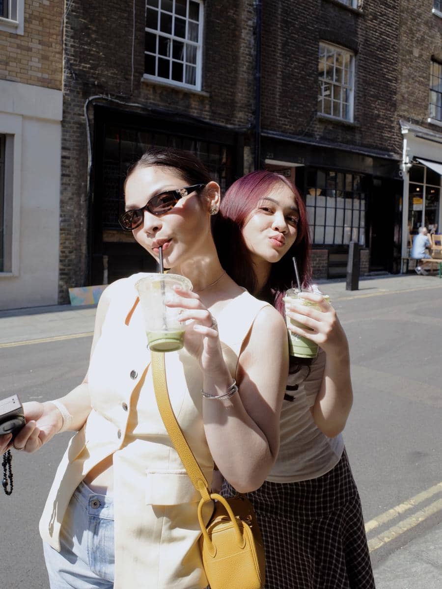 Kesha Ratuliu jalan-jalan di London bareng sahabat