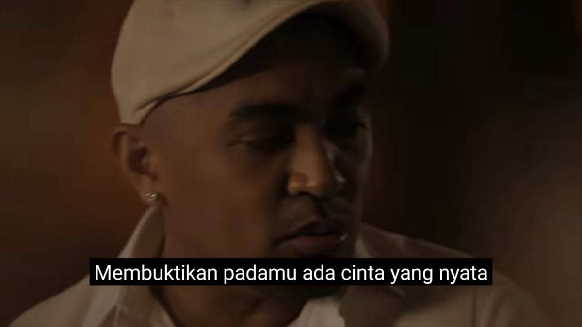 cuplikan video klip "Malaikat Juga Tahu"