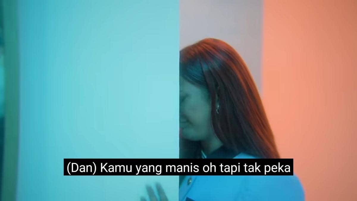 cuplikan video klip "Serious"