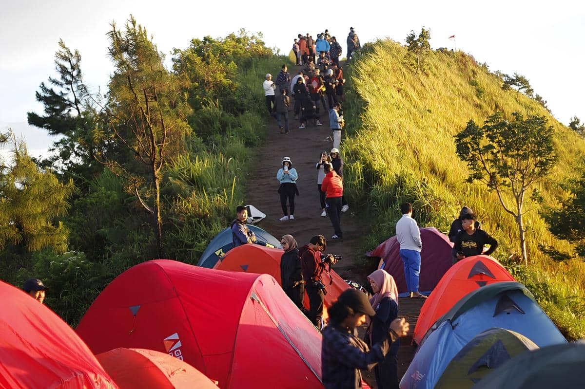 potret pendaki di camping ground Gunung Andong