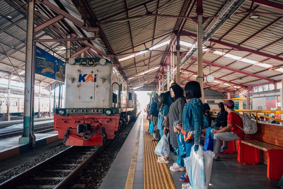 Bingung Libur 17 Agustus ke Mana? Naik Kereta Api Aja, Bayar Cuman Rp8