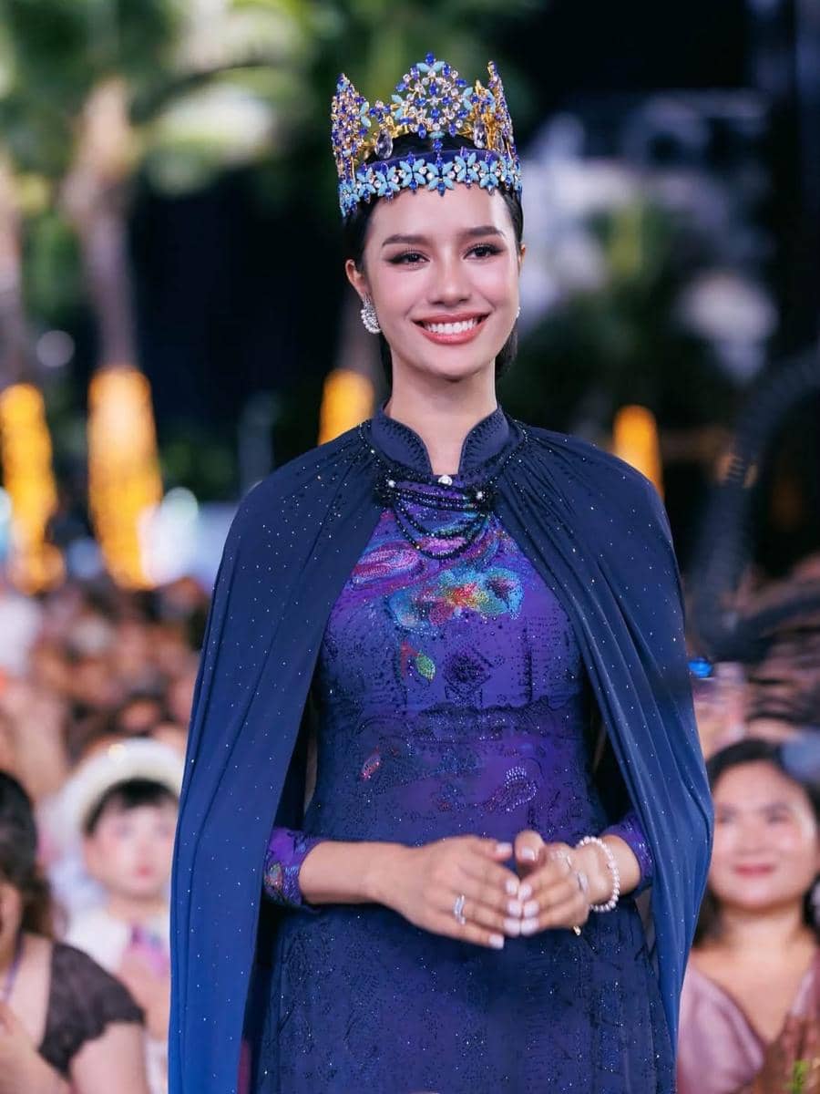 Potret Opal Suchata Jelang Akhir Masa Jabatannya Sebagai Miss World 2025