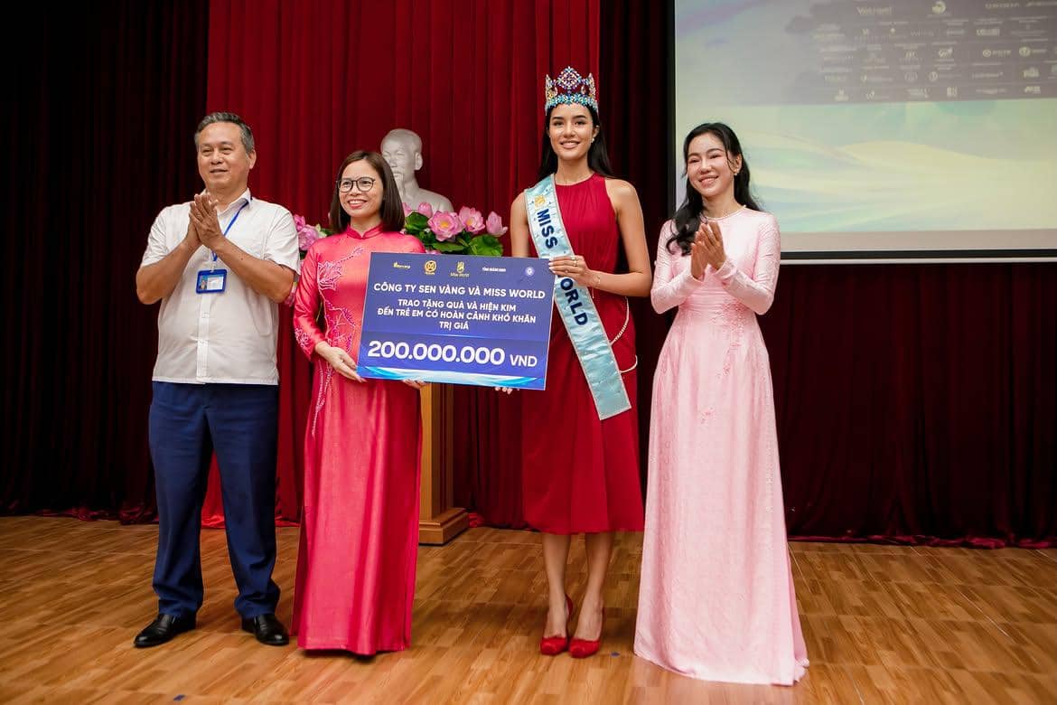 7 Potret Opal Suchata Jelang Akhir Jabatannya Sebagai Miss World 2025