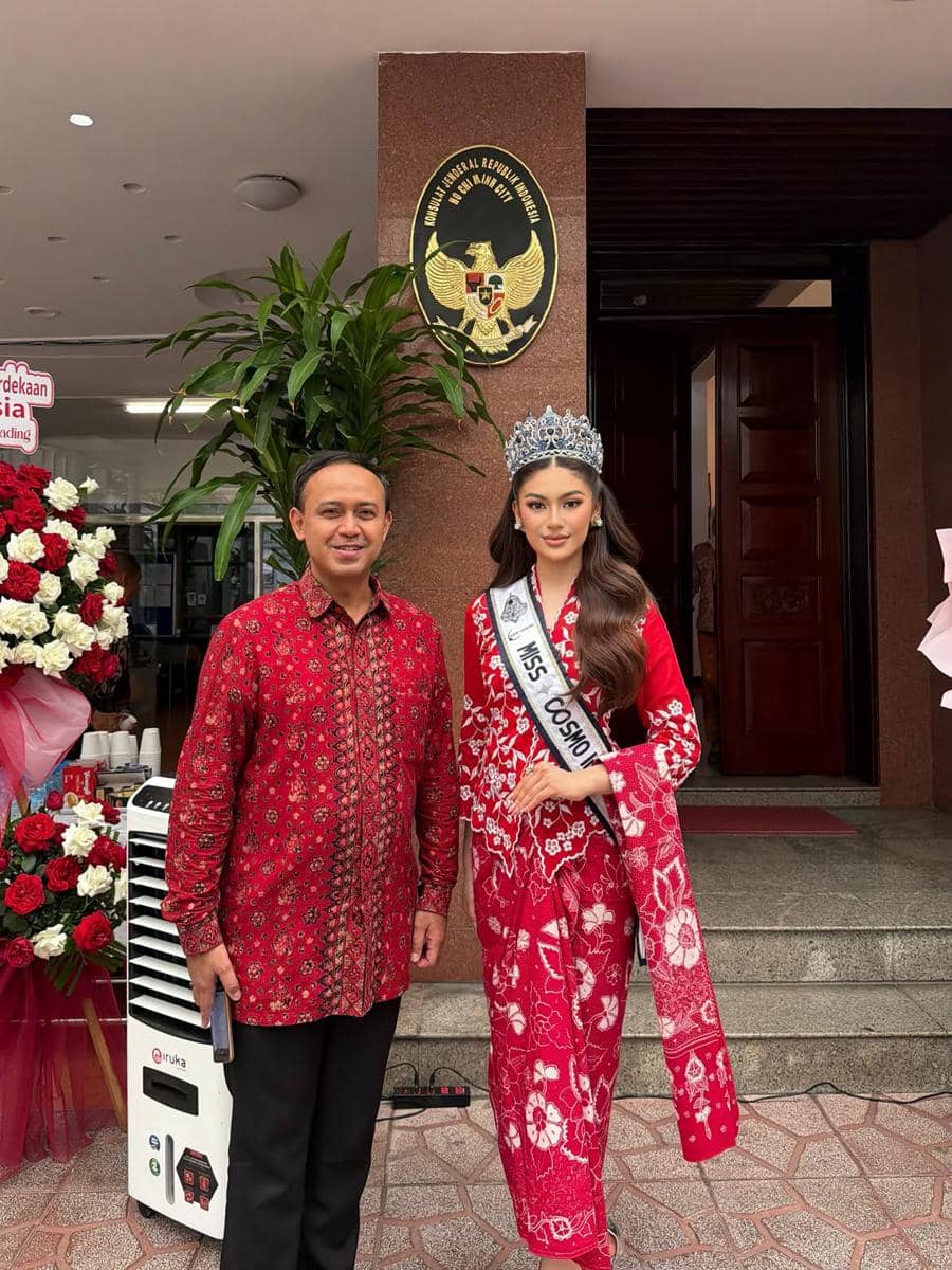 Potret Puteri Indonesia Pariwisata 2026 Rayakan HUT RI ke-81 di Vietnam