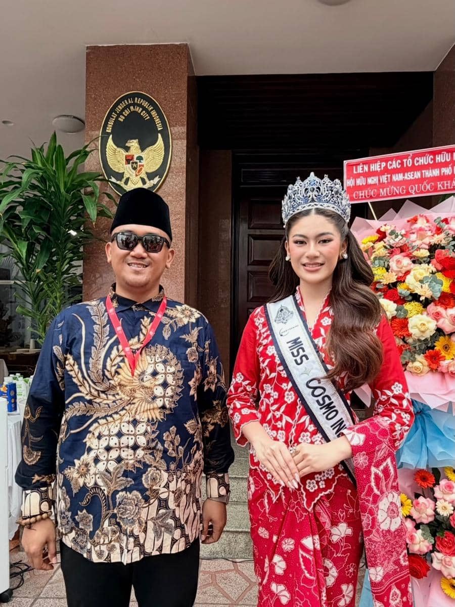 Potret Puteri Indonesia Pariwisata 2026 Rayakan HUT RI ke-81 di Vietnam