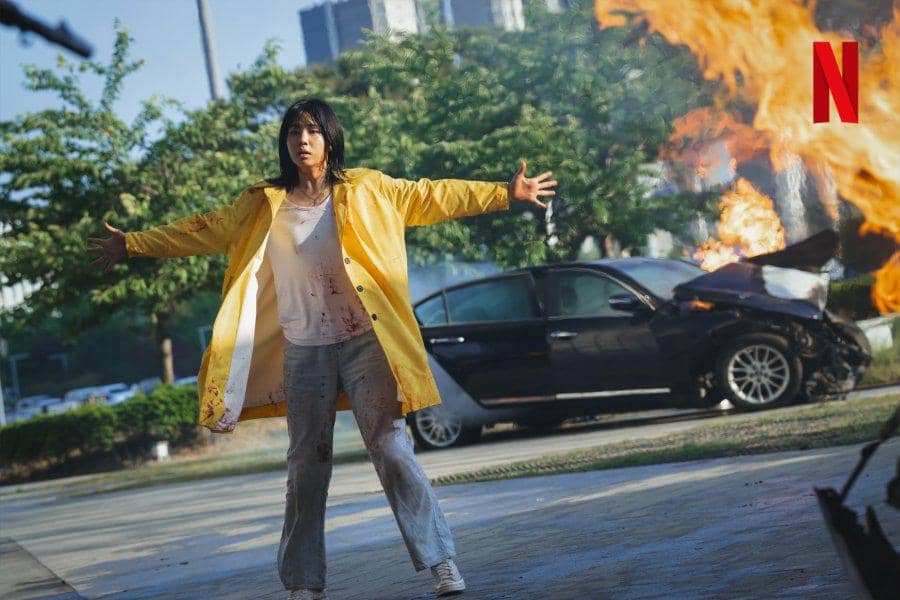 Cuplikan adegan drama Goodbye Earth dari Netflix dalam materi promosi resmi yang memperlihatkan salah satu momen cerita.