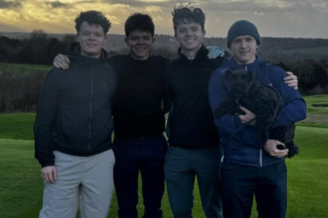 Tom Holland dan adik-adiknya