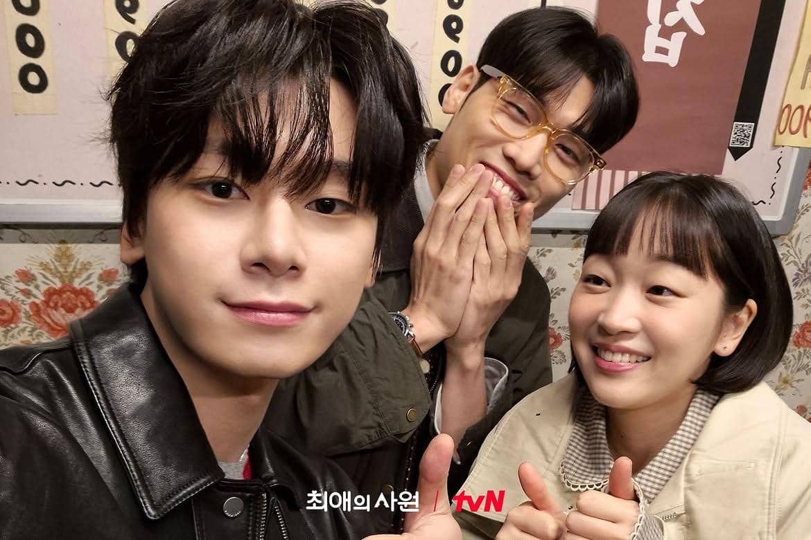 Cuplikan adegan drama Korea My Bias, My Boss dari unggahan akun Instagram resmi tvN Drama untuk promosi serial.