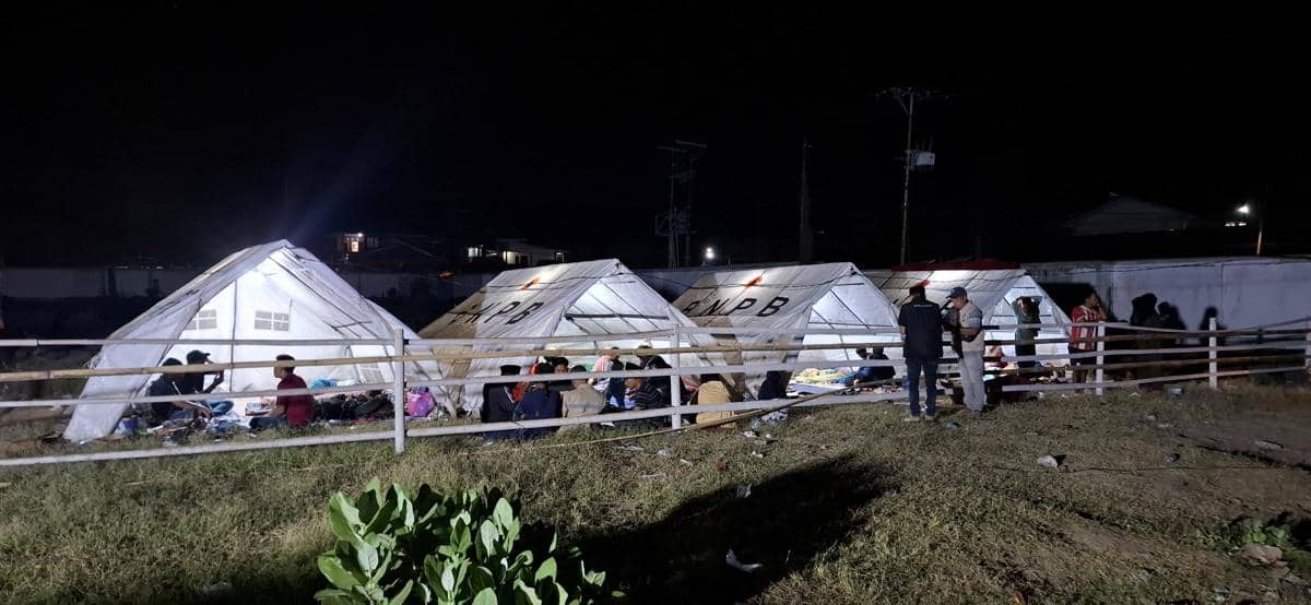 Korban gempa Flores di Sikka berdiam di tenda BNPB. (Dok BNPB)