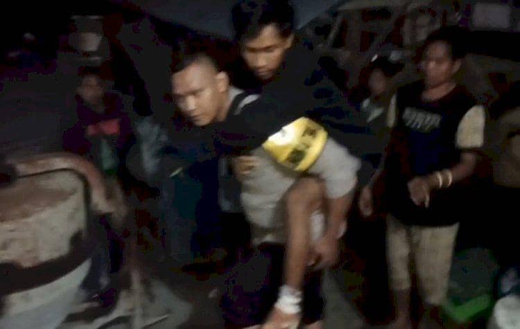 Petugas terus berupaya masuk ke daerah terisolir pasca gempa Flores termasuk di Pulau Palue, Sikka. (Dok Polda NTT)