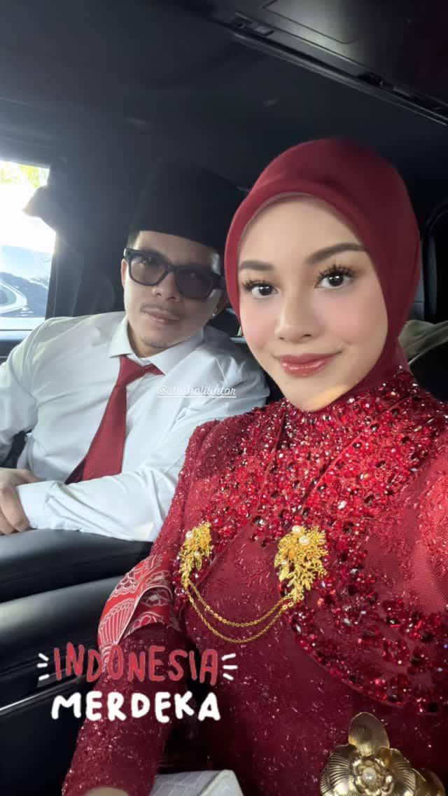 Artis menghadiri upacara bendera peringatan HUT RI ke-81 di Istana Merdeka dalam unggahan Instagram.