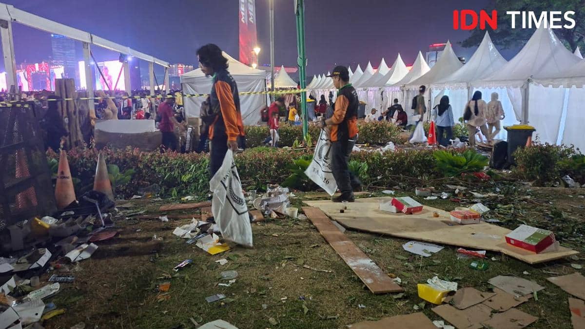 Sampah Sisa Karnaval di Monas Menumpuk, Petugas Kebersihan Mulai Beker