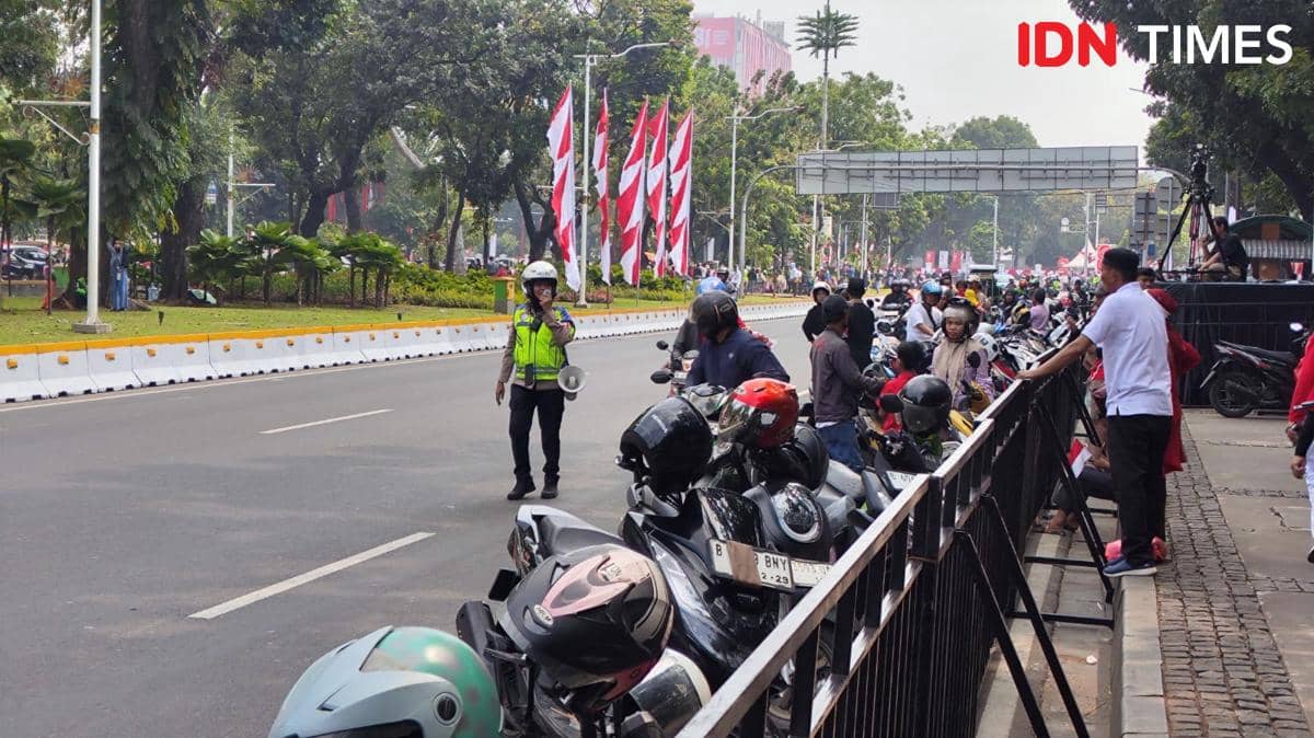 Jalan Merdeka Barat Dekat Istana Jadi Parkir Liar Warga yang ke Monas