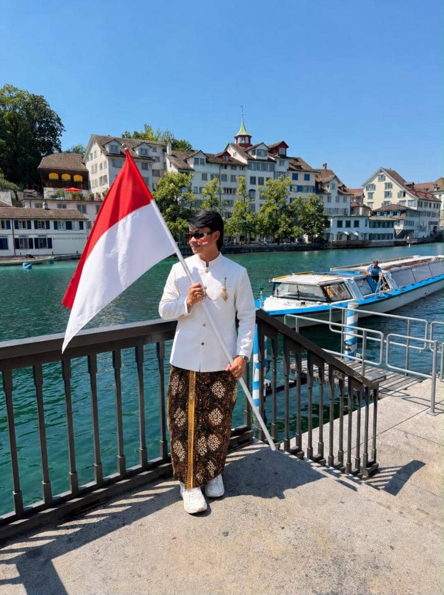 Seorang artis merayakan euforia HUT ke-81 Republik Indonesia dalam unggahan Instagram @kakakitwill.