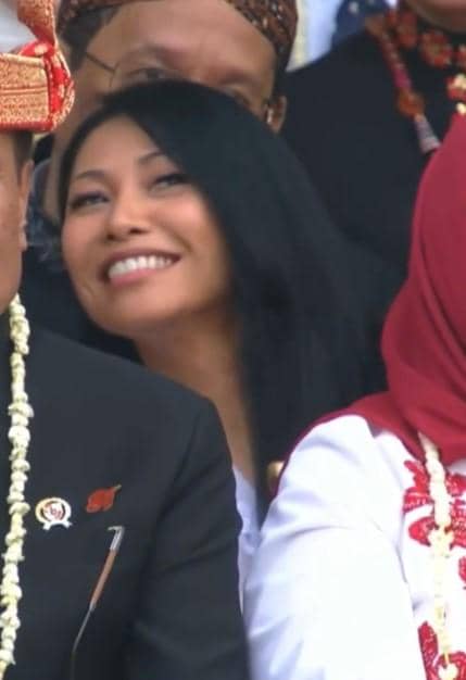 Sejumlah artis menghadiri upacara bendera dalam peringatan HUT ke-81 Republik Indonesia di Istana Merdeka.