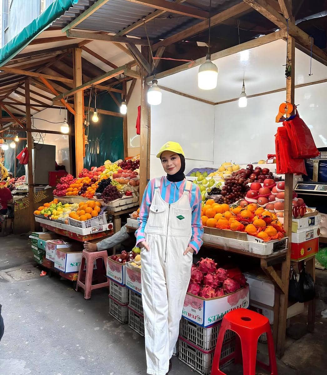 OOTD nuansa putih ala Tantri Namirah
