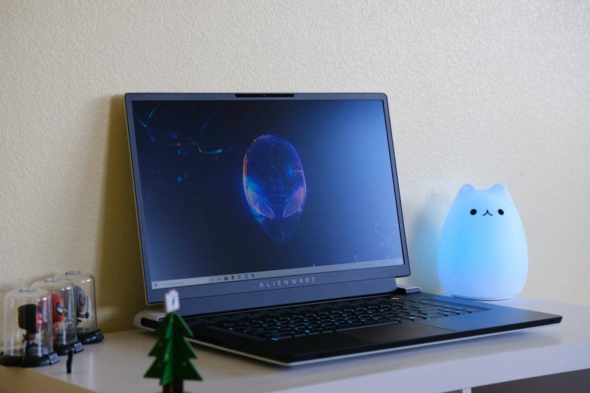 ilustrasi laptop gaming