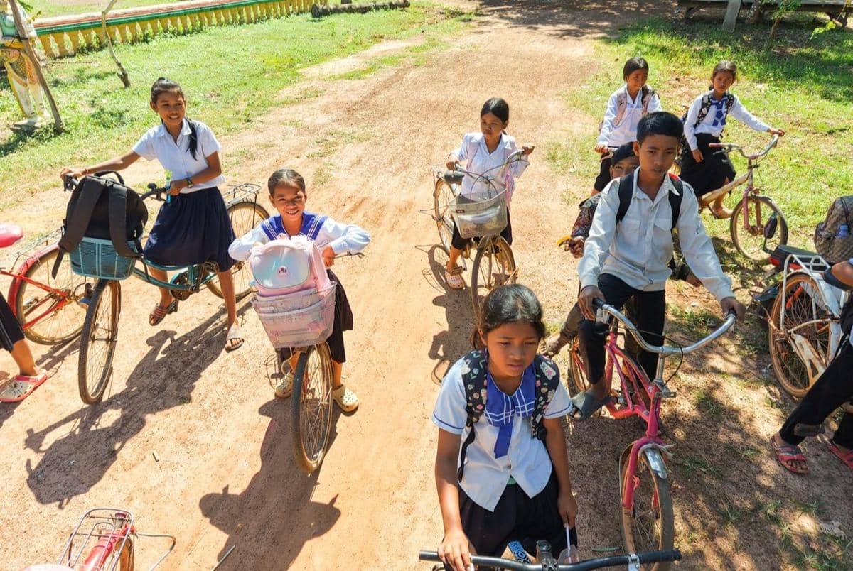 Perang AS-Iran Bikin Anak Kamboja Sulit Sekolah, Kok Bisa?