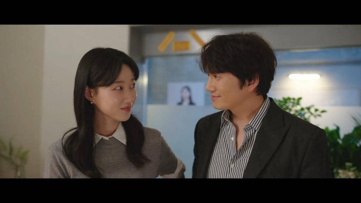 Ha Yoon Kyung dan Ji Sung di drama The Apartment Job