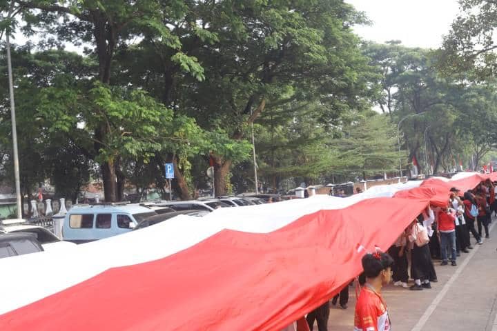 Ribuan Pemuda di Kota Tangerang Arak Bendera Merah Putih 81 Meter