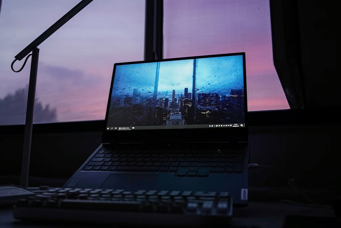 ilustrasi laptop gaming