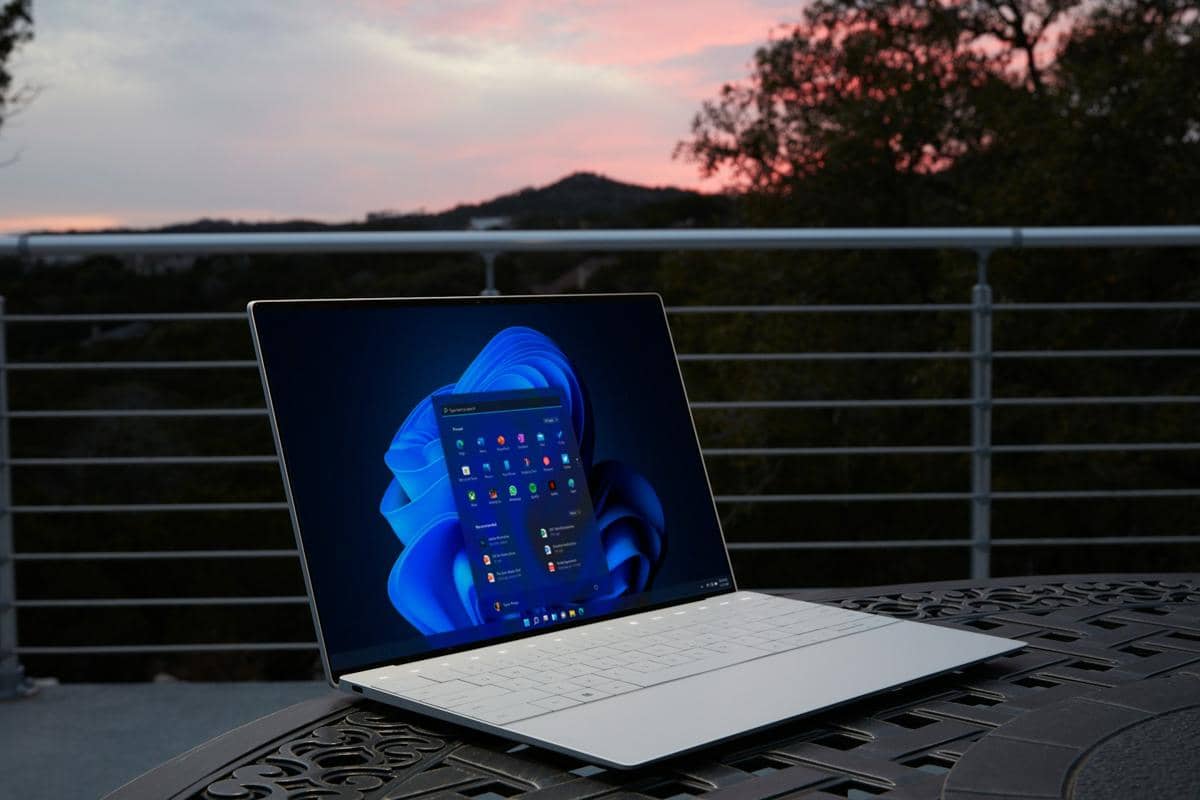 ilustrasi laptop