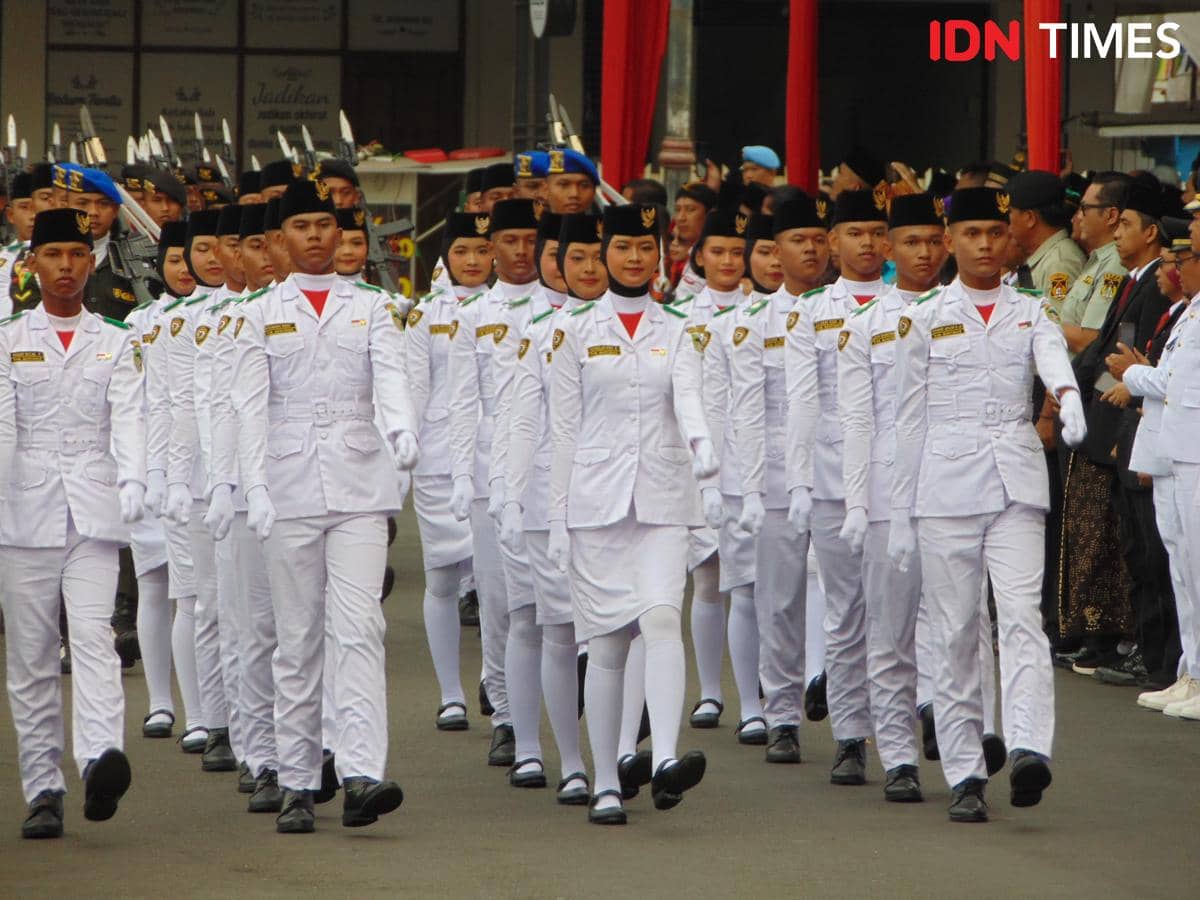 Generasi muda mengikuti pembentukan karakter melalui kegiatan paskibra dalam peringatan kemerdekaan, 17 Agustus 2026.
