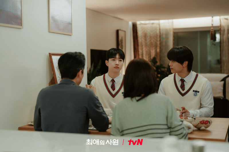 Kang Hoon dan Cha Woo Min di drama My Bias, My Boss